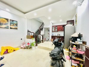 nguyễn xiển - 36m2 4pn chỉ 8tỷ mặt tiền 4.5m - nhà dân xây kiên cố - ngõ đẹp - ngay gần đường lớn