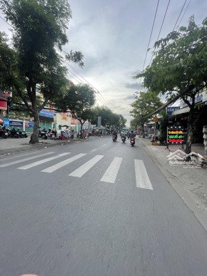 ngay chợ bà hom cũ đường tỉnh lộ 10 giáp khu tên lửa - ngang 6m nở hậu full thổ cư