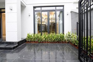 cho thuê nhà 5 phòng ngủ cao cấp ciputra | nhà mới, có thang máy riêng