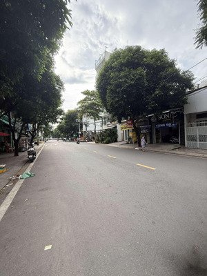 nhà bán mặt tiền bàu cát, ngay đồng đen, p 14, tân bình, dt 4,1x29m, 3 tầng, 23,99 tỷ.