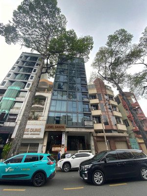 bán tòa nhà thẩm mỹ - mặt tiền sư vạn hạnh - dt: 10x20m - kc: 1h 10t - hđt 350tr - giá chỉ: 130 tỷ