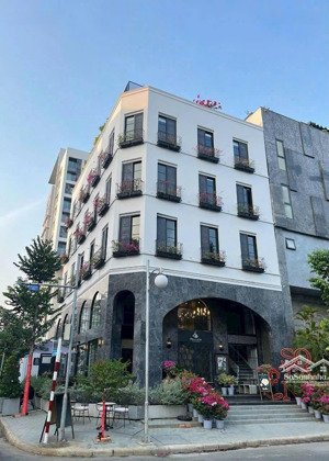 siêu phẩm góc 2 mặt tiền lê thánh tôn- ngô văn năm- 5 x 20m-7 tầng- hđt 300tr/th- giá chỉ 100 tỷ tl