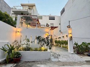 nhà 6,2m dài 27m khu dân cư đồng bộ đường nhựa ô tô vào nhà cấp 4 có sân vườn