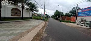 Bán rất gấp nhà mới xây mặt tiền đường ĐT 720 - Quốc lộ 55 cũ tại xã Suối Kiết, Huyện Tánh Linh, tỉnh Bình Thuận. ( nay là tỉnh Lâm Đồng)