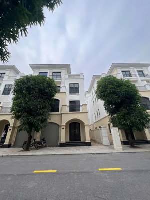 bán căn liền kề khu san hô vinhomes ocean park 2 diện tích 144m2 giá chỉ 17,6 tỷ lh: 