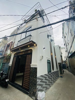 ngay đh văn lang - góc 2mt - hxt thông - 4x8 - 3 tầng - 3pn - 3wc - chỉ 4 tỷ nhĩnh.