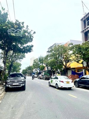 nhà 3 tầng đường 10.5m nguyễn hữu dật ,trung tâm hoà cường . 101m2 ngang 5m. giá 13.5 tỷ