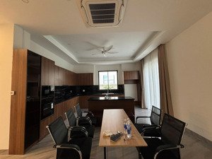 cho thuê bt đẹp xuất sắc ở vinhomes grand park. view sông thoáng mát, 65 triệu, 400m2