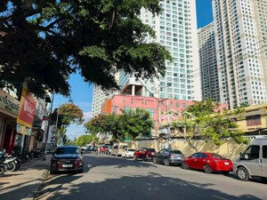 mặt tiền hòn chồng, đối diện mường thanh viễn triều cách biển hòn chồng: 123m giá: 35 tỷ