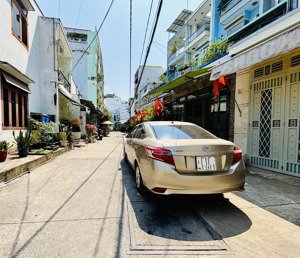 hẻm thông - 3 bước ra ô tô tránh - ngang 5m bề thế - 60m2 - 3 tầng - gần emart 2 - nhỉnh 6 tỷ