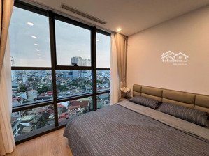 căn hộ cao cấp studio 13tr5 1 ngủ 1 khách tại 90 đường láng ( có slot oto , miễn 2 năm dịch vụ )