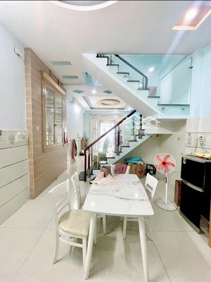 hẻm 4m nhà 2 tầng gần chợ bốn xã