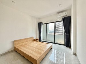 cho thuê căn hộ mới ban công full sáng rộng rãi ngay phan đăng lưu phú nhuận lh 