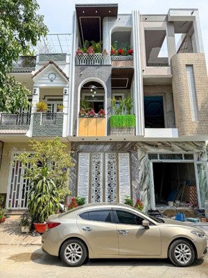 nhà 3 tầng kiến trúc hiện đại , full nội thất cao cấp - ngay kdc thới nhựt 2 ,gần đh y dược