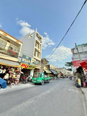 nhà phố 4m x 18m 4.5 tầng có thang máy 450kg mặt tiền đường trần quang cơ p.hiệp thành ngay chợ kd