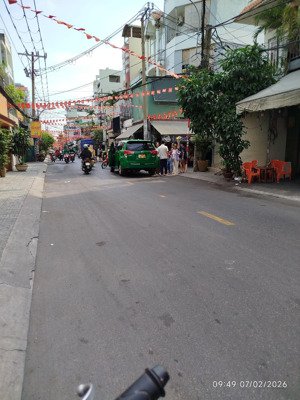 chủ gấp bán giảm sâu hơn 1 tỷ nhà hẻm nhựa 5m xe hơi ngủ nhà 70m
(4 x 18) 4 tầng