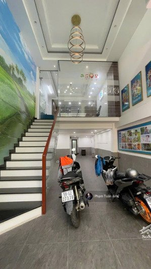 tòa nhà văn phòng sân bay, 5 tầng thang máy ( kết hợp ở ) giảm 3 tỷ về chỉ còn 17 tỷ thôi