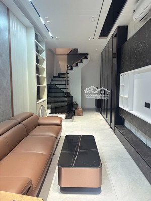 bán nhà nguyễn văn cừ cực hiếm chỉ nhỉnh 9 tỷ. nhà mới,full nội thất.