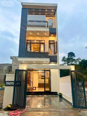 Bán Nhà 3 Tầng đường 5m Huyền Trân Công Chúa -Tp Huế full nội thất cách KDL Làng Hương 70m