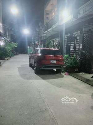 bán nhà đào tông nguyên 2 tang đường xe hơi khu nhà đồng bộ cao tầng yên tĩnh