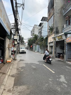 cc bán nhà cấp 4 - mặt đường vừa ở vừa kinh doanh phố bắc cầu - ngọc thuỵ - long biên