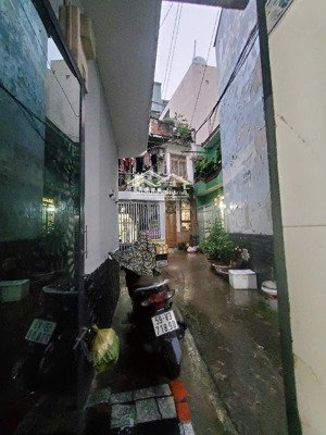 bán nhà gò vấp 3 mặt thoáng, gần bv 175, hẻm 3m, 2pn, nhà đẹp, giá 4.45 tỷ trung tâm shr, sổ hồn