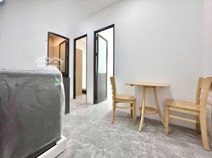 cho thuê 2 phòng ngủ ban công, máy giặt riêng, tách bếp ngay phan xích long, phú nhuận gần q1, q3