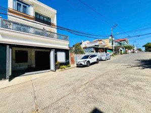 nhà đẹp mặt tiền đường ama khê, buôn ma thuột, nhà 3 tầng bề ngang rộng lên tới 7m