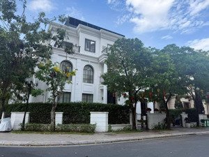 bán gấp bt vinhomes central park trực diện sông sài gòn 650 tỷ 630m2, sổ hồng riêng. lh: 