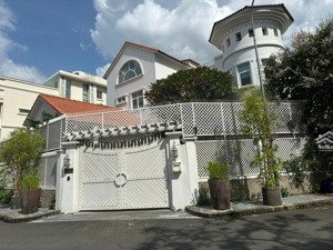 gỉảm 50 tỷ ! bán biệt thự nguyễn văn hưởng, thảo điền-656m2-3 tầng - hồ bơi - sân vườn gía 115 tỷ