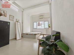 studio gần cầu bông cửa sổ trời to thoáng sẵn nội thất cơ bản hỗ trợ giữ phòng qua tết!