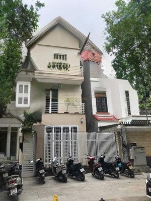 cho thuê biệt thự kđt mễ trì hạ, dt 130m2, mặt tiền 8m, 4 tầng, thông sàn, full đh, nl, mới 40tr/th