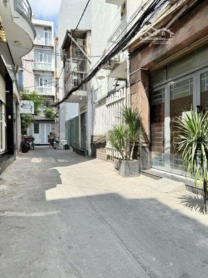 nhà bán quận 10. đường cách tháng 8. hẻm vf3. giá 5 tỷ 68.