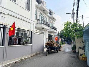 gửi bán nhà cấp 4 mặt tiền đường số 25 p.cát lái quận 2. ( cách đường lê văn thịnh 100m )