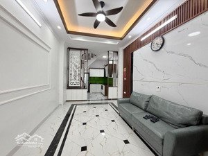 phúc lợi nhỉnh 6 đồng - 5 tầng - full nội thất - ngõ nông thoáng - ở luôn