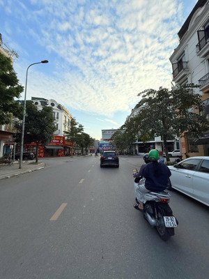 bán nhà 100m2, giá 18,6 tỷ mặt phố ngô xuân quảng, nguyễn mậu tài, chính trung, trâu quỳ, cửu việt