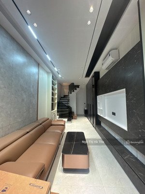 9.35 tỷ có nhà nguyễn văn cừ - mới tinh - trung tâm ngọc lâm - full nội thất