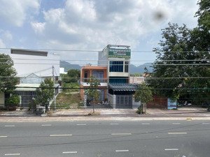 bán nhà lầu,ngay dinh cô -biển long hải. để lại toàn bộ nội thất. nhà đẹp chỉ dọn vào ở