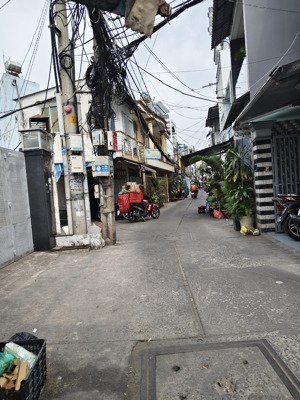 - bán nhà 3 tầng , quận 8 ,nhà mới đẹp - qua cây cầu là quận 1 - quận 5, zá 3tỷ400