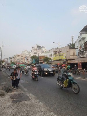 ttq 8 chỉ 50m ra mặt tiền, vài buoc ra chân ra hêm xe hơi