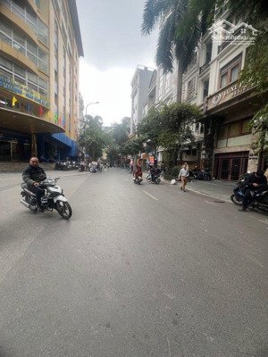 toà nhà tại cầu giấy,lô góc 3 thoáng,vỉa hè,ô tô tránh thông các ngả,vị trí kinh doanh đỉnh
