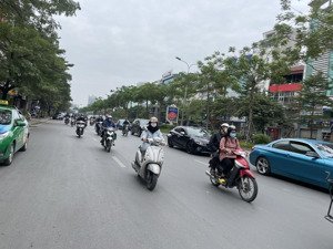 bán nhà lô góc phố xã đàn 200m2, mt 28m, nhận nhà ở ngay đón tết. thiết sang trọng, full nội thất.