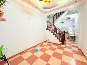 bán nhà ngọc khánh ba đình dt 33/35m x 4t x mt 3,4m giá 10,5 tỷ có thương lượng