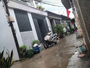 nhà 2mt dt 5x16m trệt+ lửng đúc 3pn 2wc có pn dưới hẻm 2,5m cụt, 1/ nguyễn ảnh thủ ttt hcm , 3,65tỷ