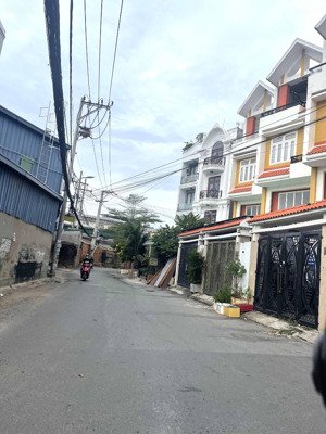 ngộp bank bán gấp nhà hiệp bình phước -ngang 8.5m - 144m² - 12 phòng trọ - dòng tiền 20 triệu/tháng