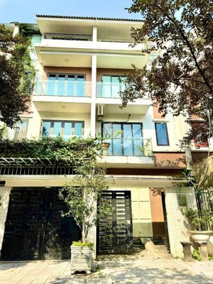 tôi cc cần bán liền kề green pearl 378 minh khai giá 33.5 tỷ/căn. lh 