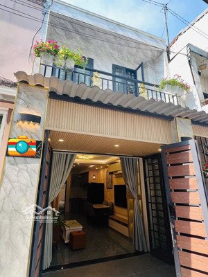 nhà mới, hẻm lê quang định thông ra trần bình trọng,2tầng,3pn,tặng nội thất