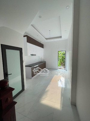 bán nhà lĩnh nam.34 m.5 tầng.sổ đỏ . giá 6.3 tỷ