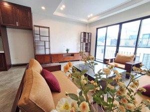 bán nhà đẹp lâm hạ- long- biên: dt 70m2, 7 tầng, mt 5m, garra 2 ô tô, thang máy, full nội thất.