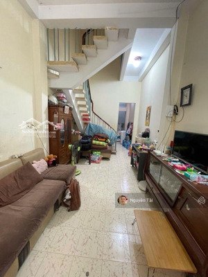 bán gấp nhà ngộp bank cmt8 tân bình, 39m2, 2 tầng đúc, hẻm gần 4m, chỉ nhỉnh 4 tỷ.